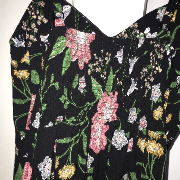 Floral Black Sweetheart Sundress with Straps 🌻 - Picture 5 of 6